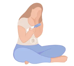 cómo se detecta la endometriosis mujer preocupada, con una mano a la cara, mirando un test de embarazo en la otra mano